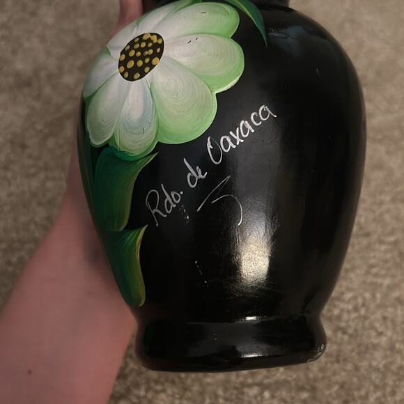 Gorgeous Black and Green Oaxaca Vase 7.5 Inches Tall CHIP ON BACK - Picture 5 of 7